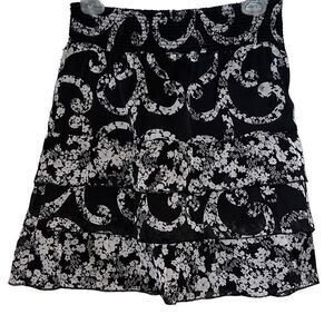 White House Black Market Ladies Size S Floral Print Tiered Skirt